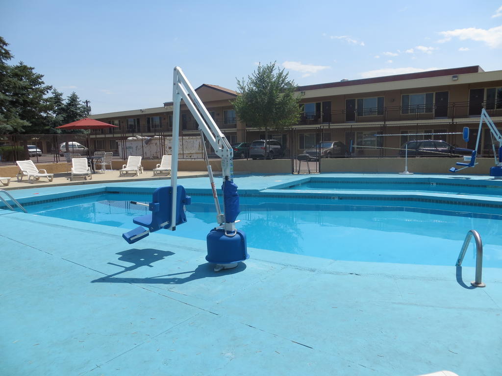 Travelstar Inn & Suites Colorado Springs Eksteriør billede