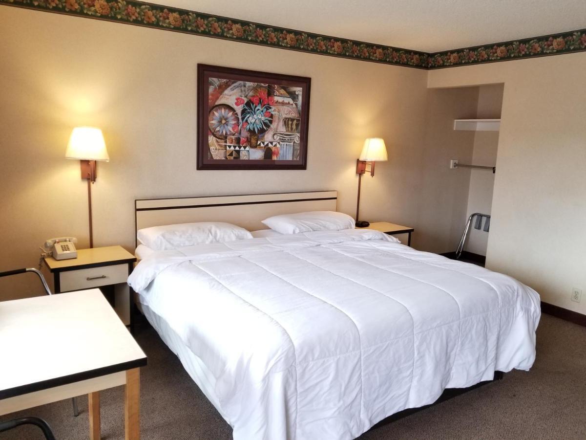 Travelstar Inn & Suites Colorado Springs Eksteriør billede